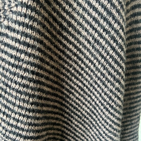 Asymmetrical Striped Cardigan Sweater with Pockets - Picture 6 of 8